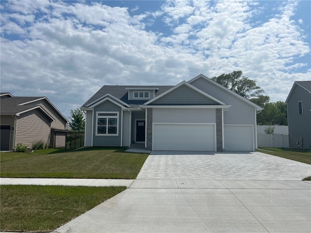 view of front of house featuring a front yard