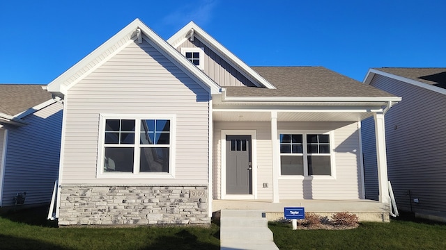 view of front of property featuring a porch