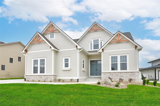 craftsman-style house with a front yard