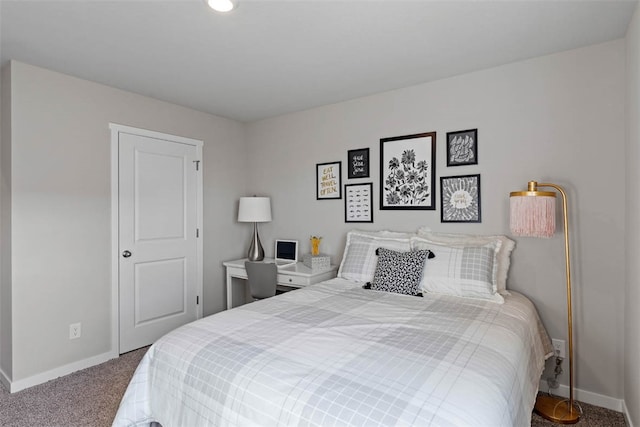 bedroom with carpet flooring