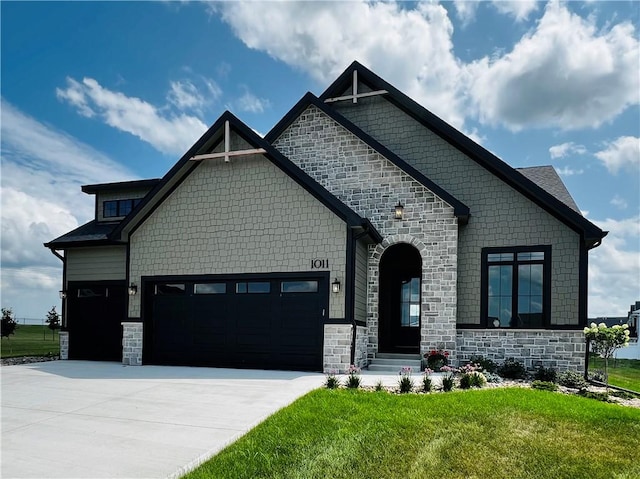 view of front of house with a front lawn