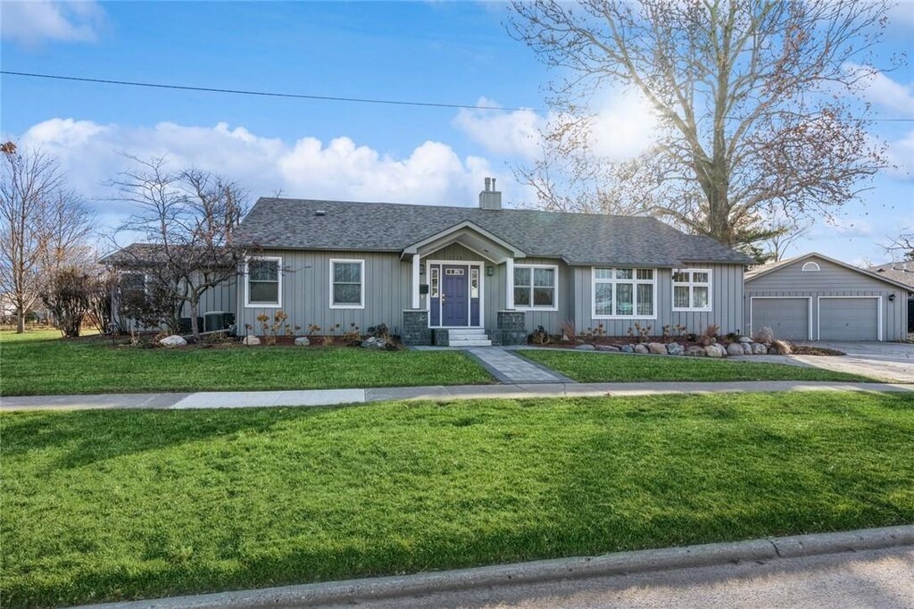 1113 S 12th Ave W, Newton, IA 50208 - photo 1