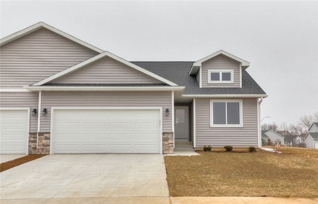 view of front facade featuring a front lawn and a garage