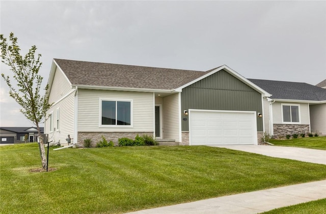 view of front of home featuring a front yard and a garage