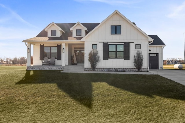 modern farmhouse style home with a porch and a front lawn