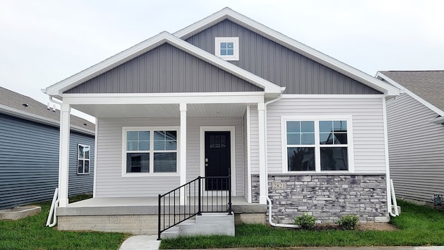 view of front facade featuring a porch