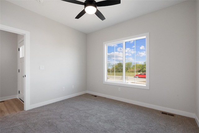 unfurnished room with carpet flooring and ceiling fan