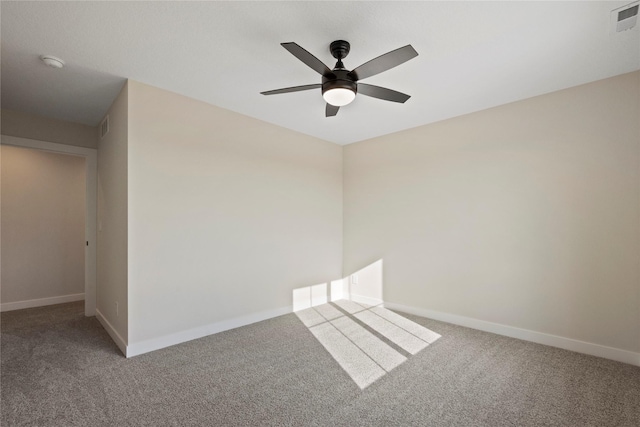 carpeted empty room featuring ceiling fan