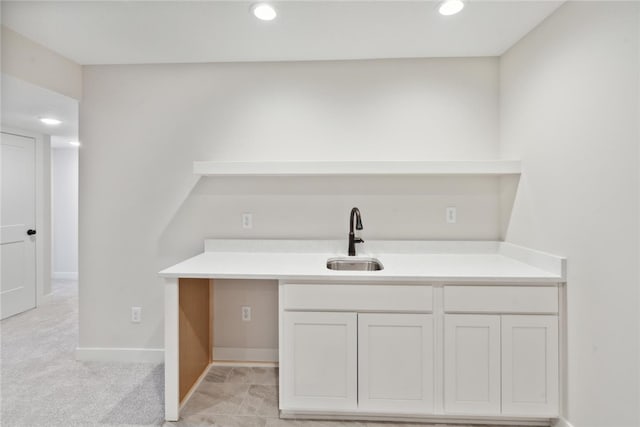 bathroom featuring sink