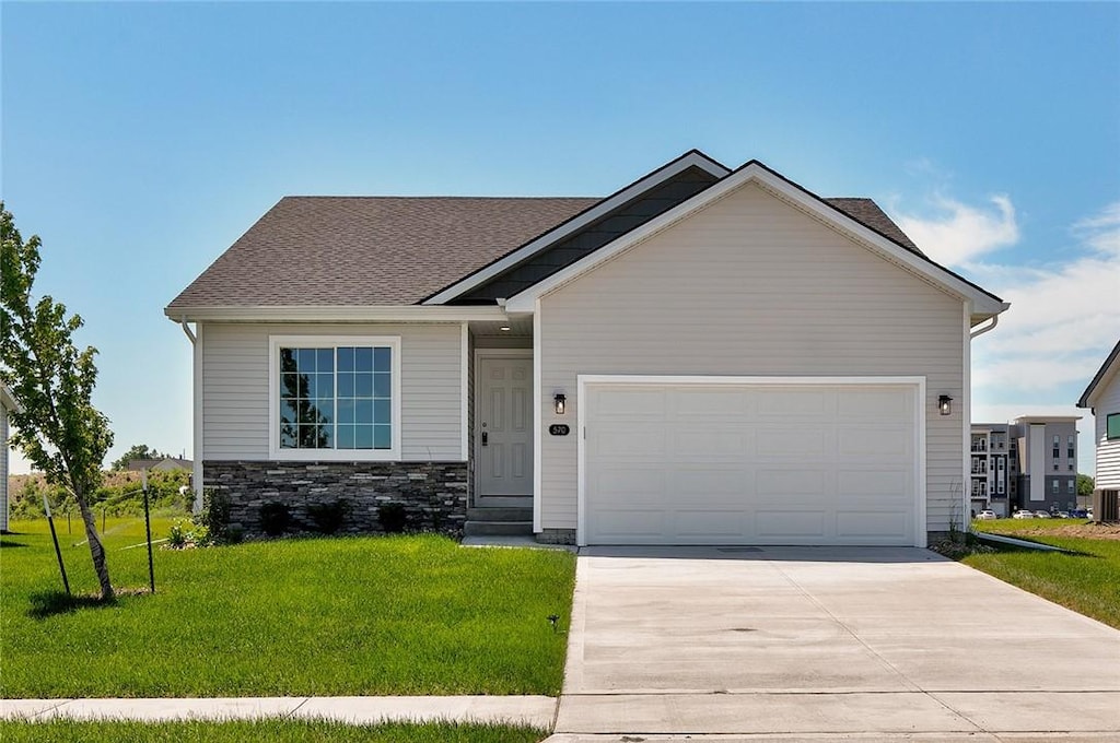 craftsman house featuring central air condition unit, a front yard, and a garage