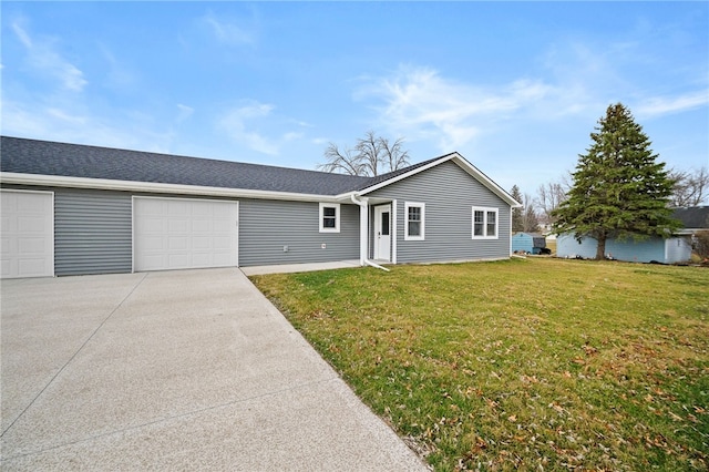 ranch-style house featuring a front lawn and a garage