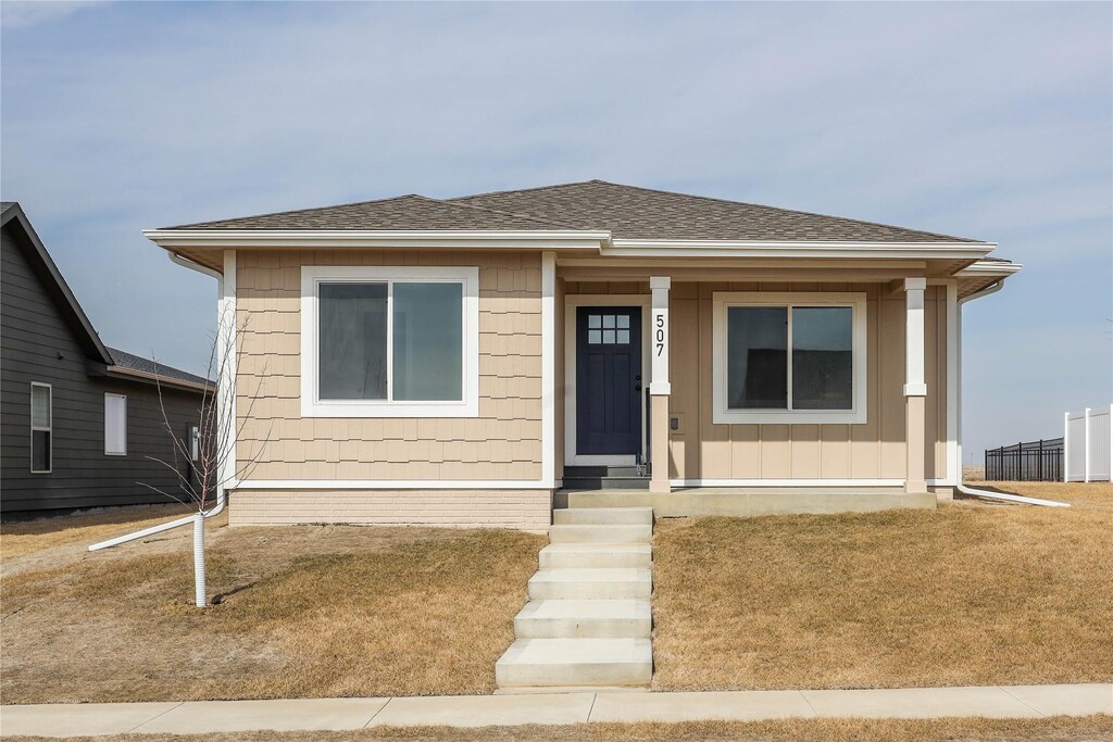 507 Sycamore St, Dallas Center, IA 50063 - bungalow-style home with a shingled roof and a front yard
