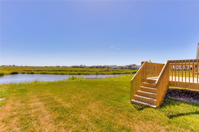 view of yard featuring a water view