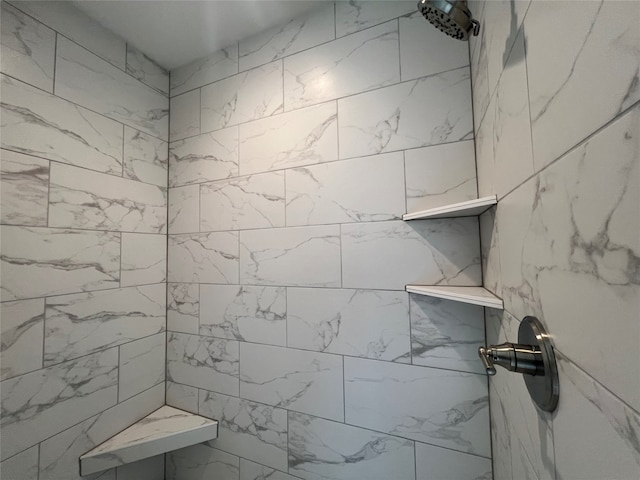 bathroom featuring tiled shower