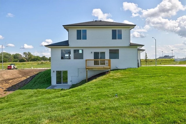 back of house featuring a lawn