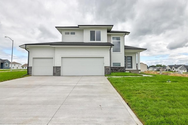 view of front of house featuring a garage and a front yard