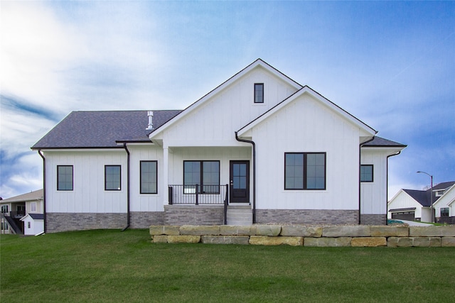 back of house featuring a yard