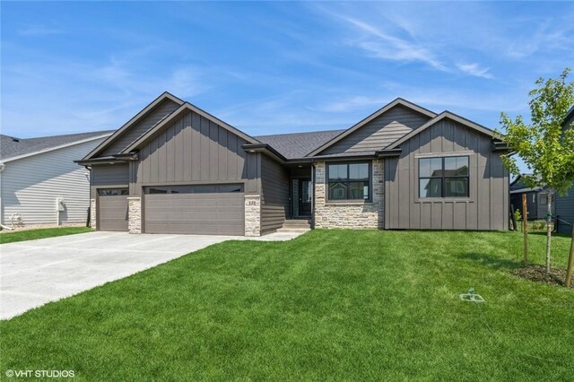 view of front of house with a front lawn and a garage