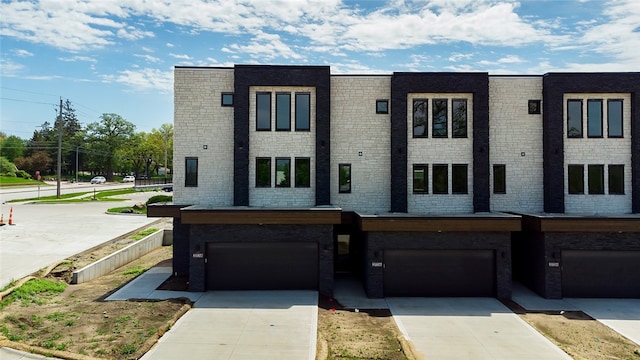 view of front facade with a garage