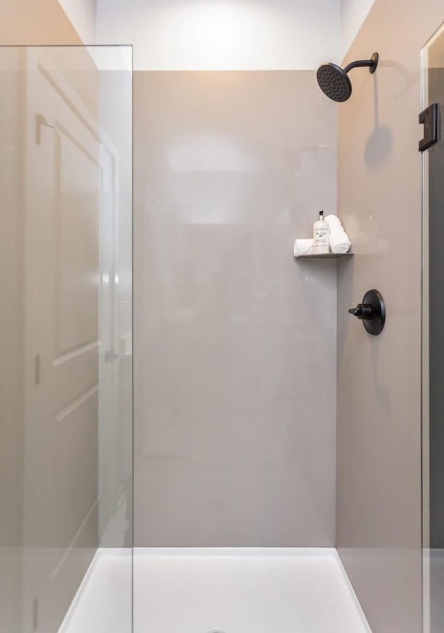 2712 Fleur Dr, Des Moines, IA 50321 - bathroom with walk in shower
