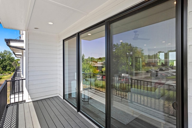 2712 Fleur Dr, Des Moines, IA 50321 - view of balcony