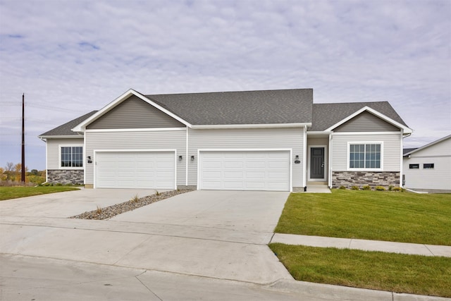 view of front facade featuring a front lawn and a garage