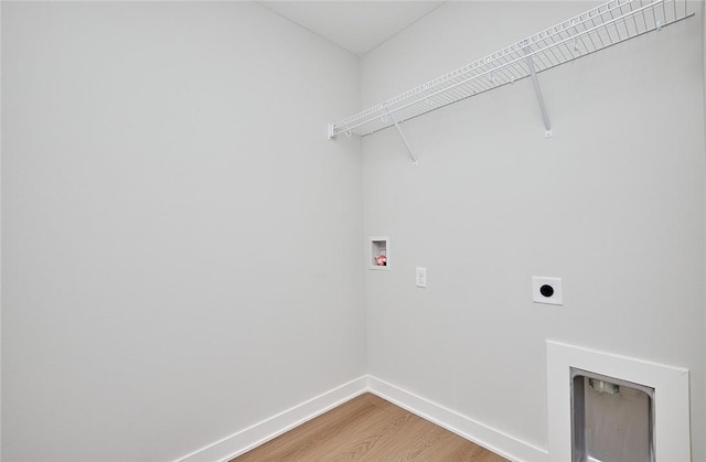 clothes washing area featuring hookup for a washing machine, light wood-style flooring, electric dryer hookup, laundry area, and baseboards