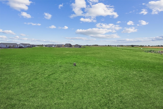 view of yard featuring a rural view