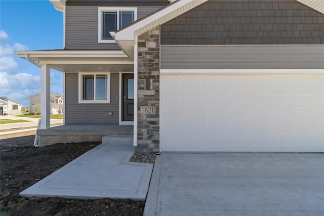 property entrance featuring a porch