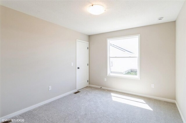 spare room featuring carpet floors