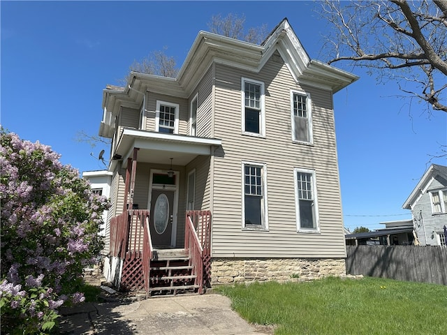 view of front of property