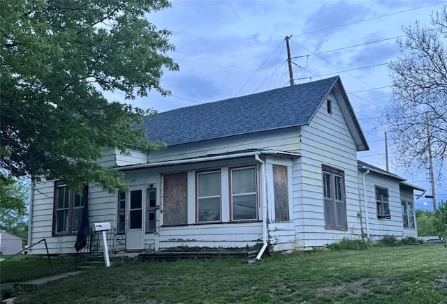 313 N Walnut St, Creston, IA 50801 - view of front of home with a front yard