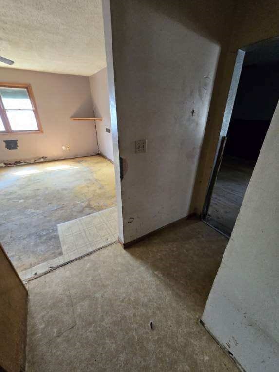 313 N Walnut St, Creston, IA 50801 - hallway with a textured ceiling