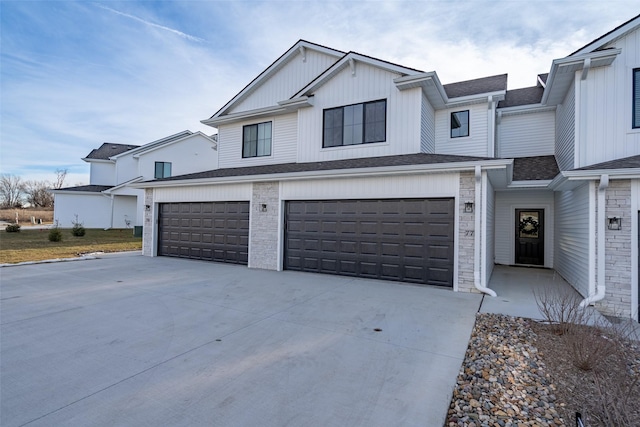 view of front facade featuring a garage