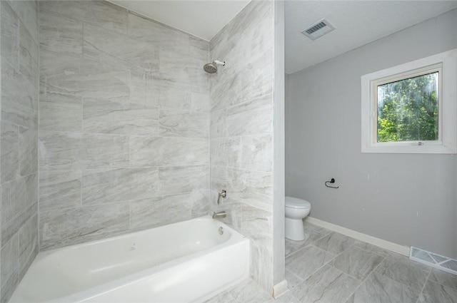 1613 York St, Des Moines, IA 50316 - full bathroom with toilet and washtub / shower combination