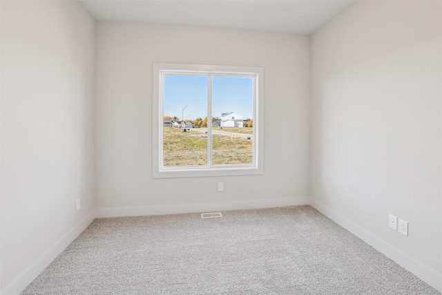 spare room with carpet flooring