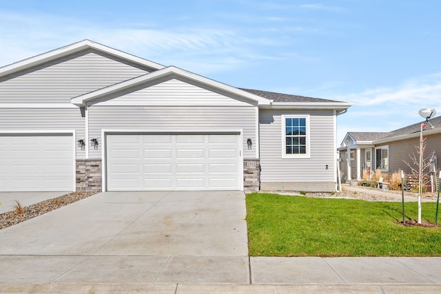 view of front facade featuring a garage and a front lawn