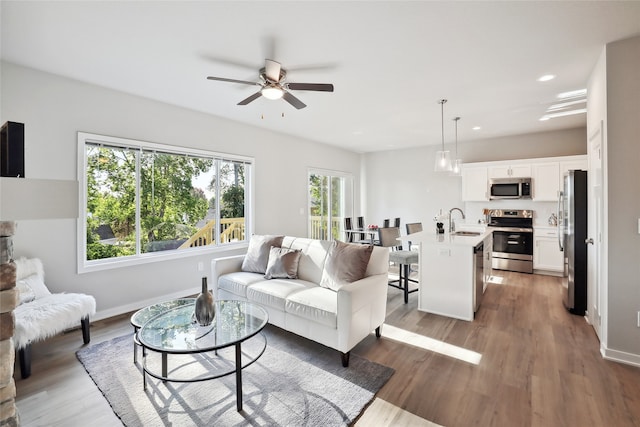 living room with recessed lighting, dark wood finished floors, a ceiling fan, and baseboards