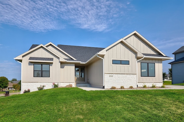 view of front of home with a front lawn