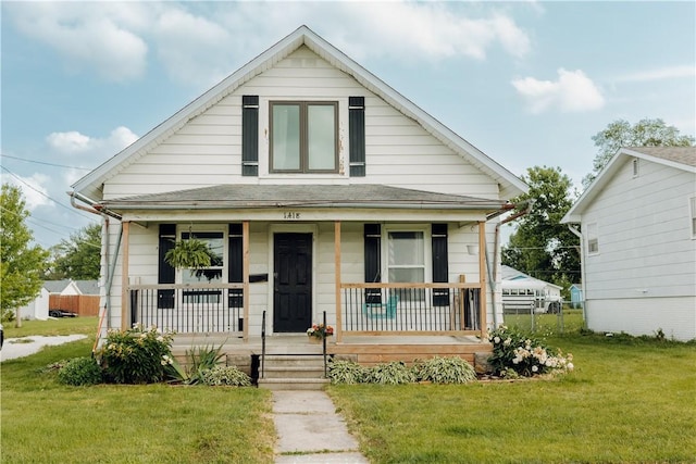 view of front facade featuring covered porch and a front lawn