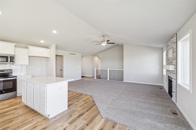 kitchen featuring light wood finished floors, visible vents, appliances with stainless steel finishes, and ceiling fan