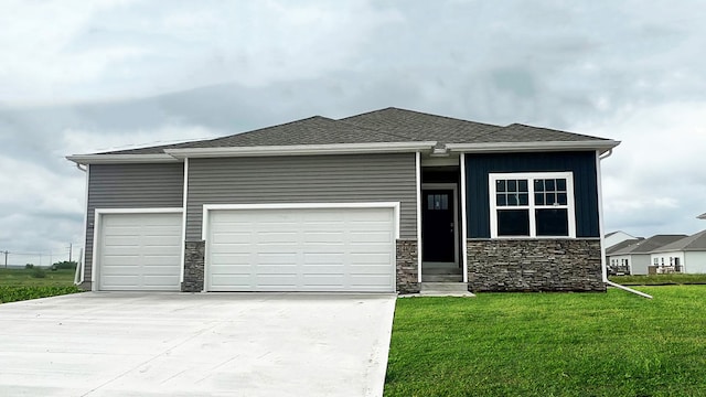 view of front of home featuring a garage and a front yard