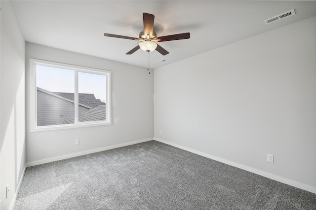 carpeted empty room featuring ceiling fan