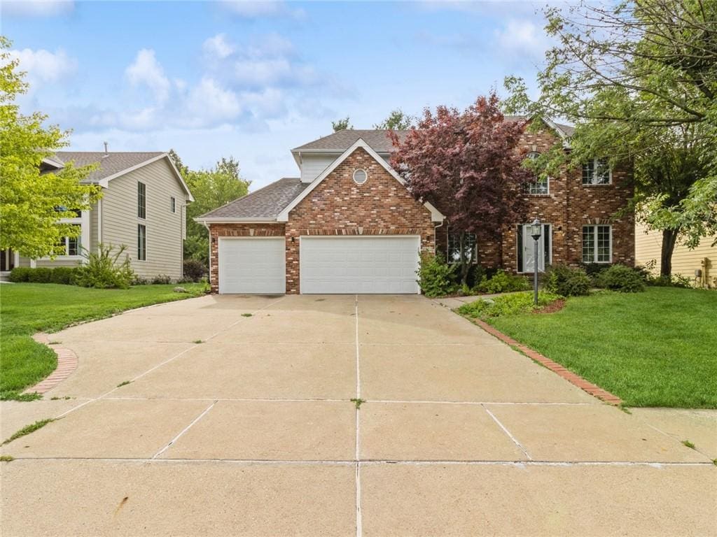 view of front of home featuring a garage and a front lawn