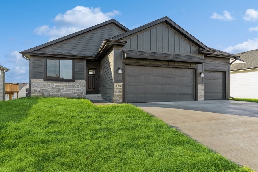 view of front facade with a front yard and a garage