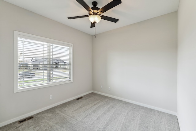 carpeted empty room featuring ceiling fan