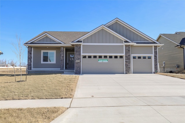 view of front facade featuring a garage and a front lawn