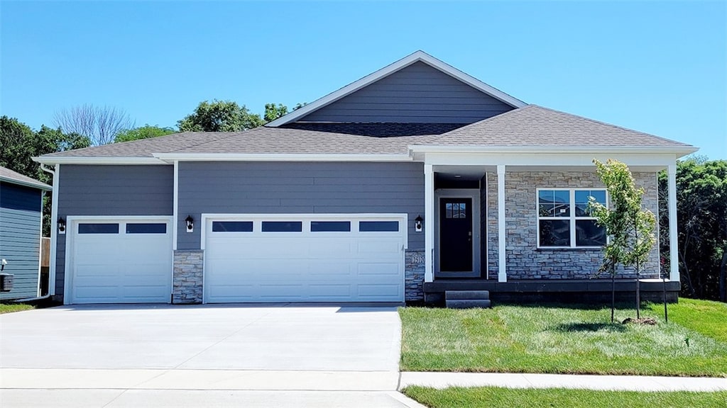 view of front of home featuring a front yard and a garage