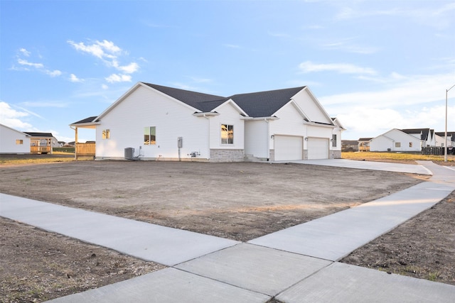 view of front facade with a garage