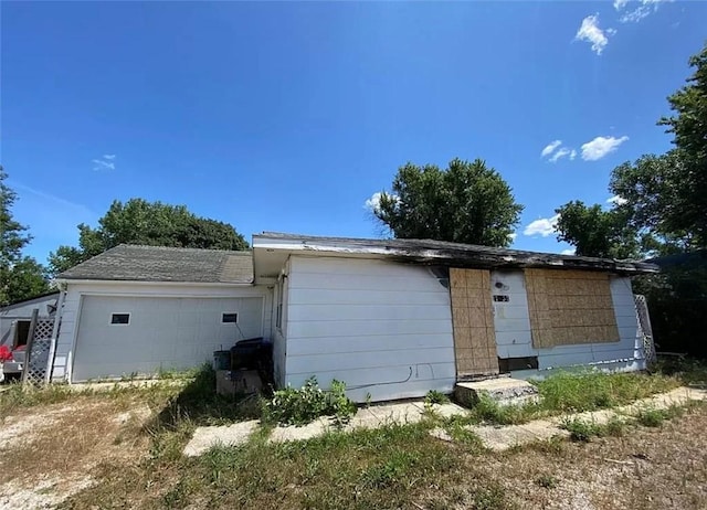1531 L St, Fort Dodge, IA 50501 - garage with driveway